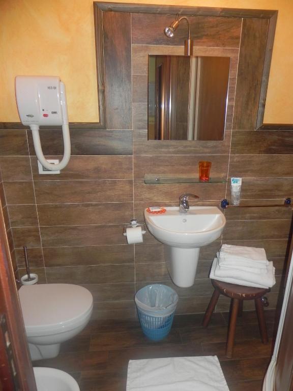 Hotel Trois Etoiles Entracque Δωμάτιο φωτογραφία