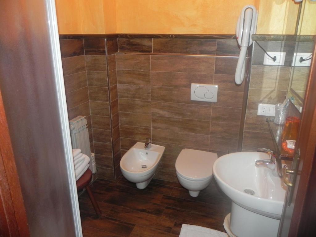 Hotel Trois Etoiles Entracque Δωμάτιο φωτογραφία